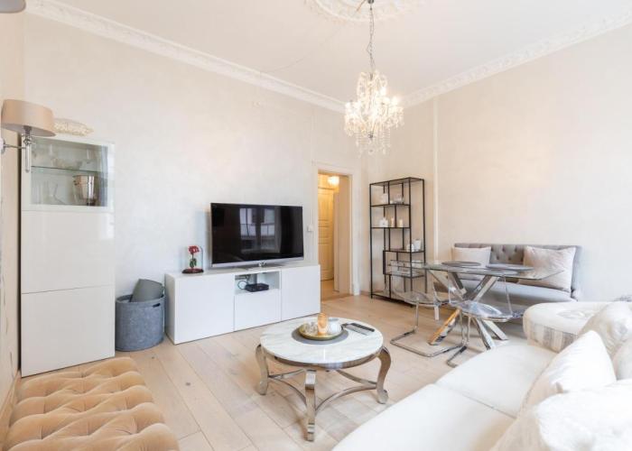 Royal Neighbourhood Elegant Flat In Central Oslo