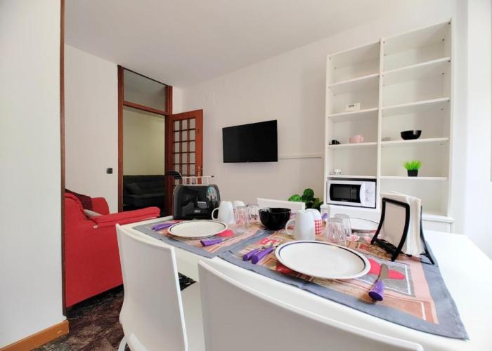 Low Cost - Free WiFi & 5 min Centre