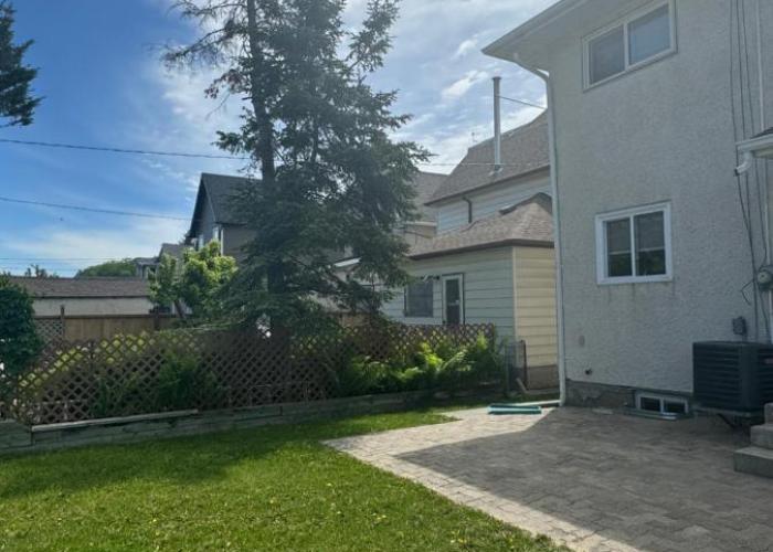 Walking distance to St Boniface, easy parking