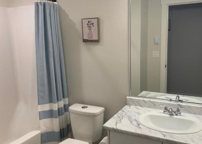 Modern 2BR Guest House in North Nanaimo