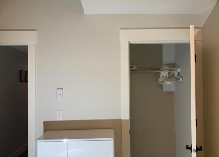 Modern 2BR Guest House in North Nanaimo