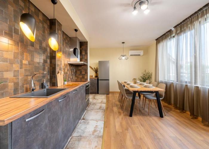 Three Lilies Apartments
