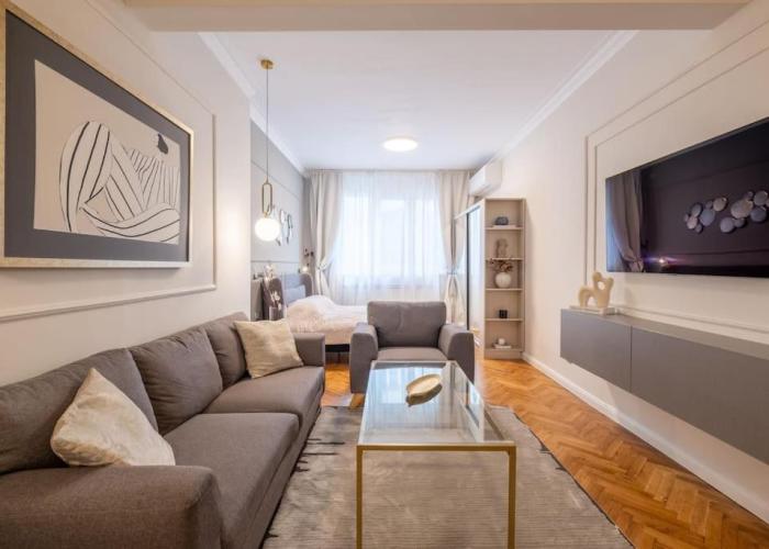 Calm, Luxury Apartment, Premium Location at NDK!
