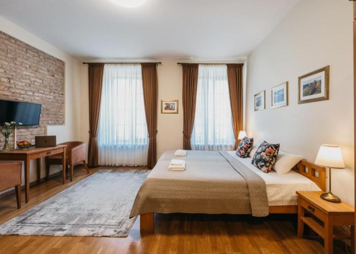 CATHEDRAL Old Town Suites