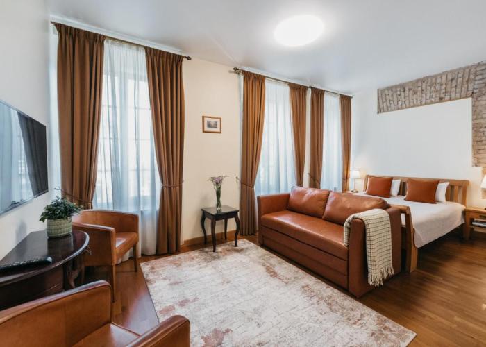 CATHEDRAL Old Town Suites
