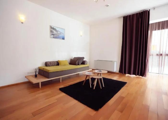 Living In Aparthotel