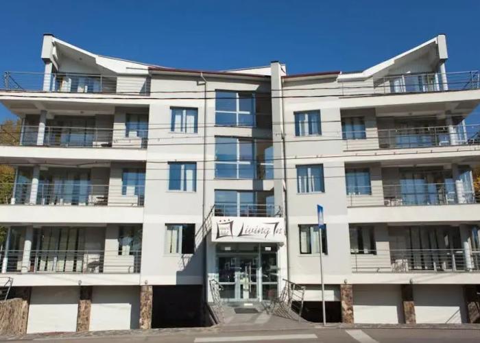 Living In Aparthotel