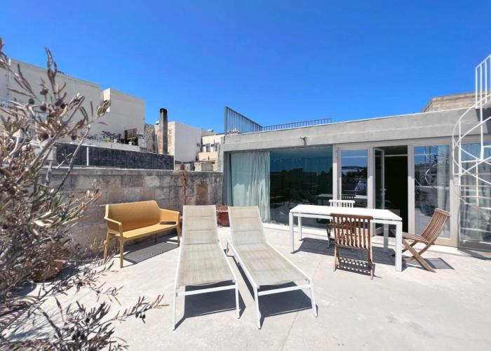 STUNNING AND SPACIOUS - 1BR PENTHOUSE