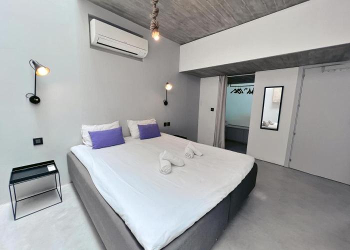 STUNNING AND SPACIOUS - 1BR PENTHOUSE