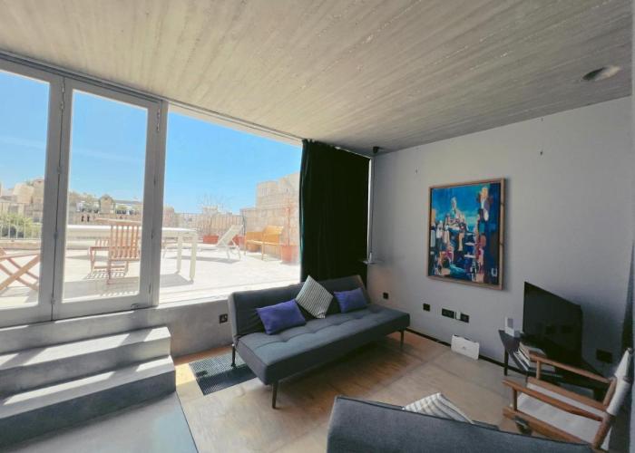 STUNNING AND SPACIOUS - 1BR PENTHOUSE