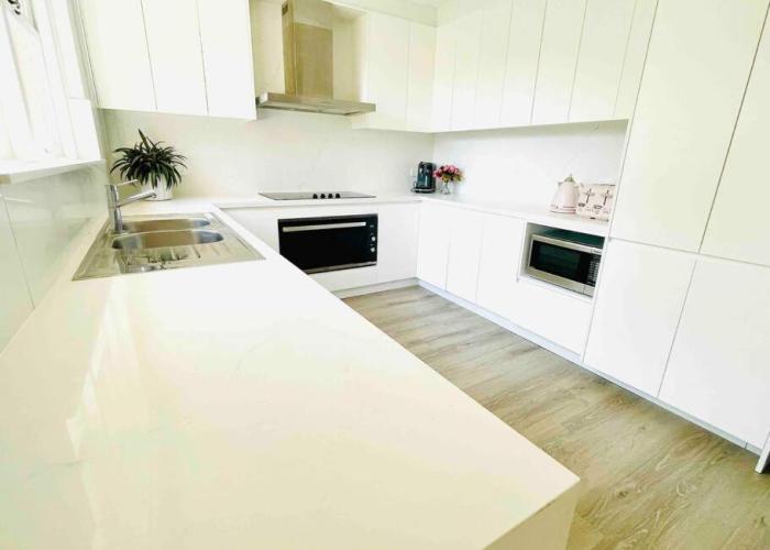Renovated charming & cozy house (Walk to Station)