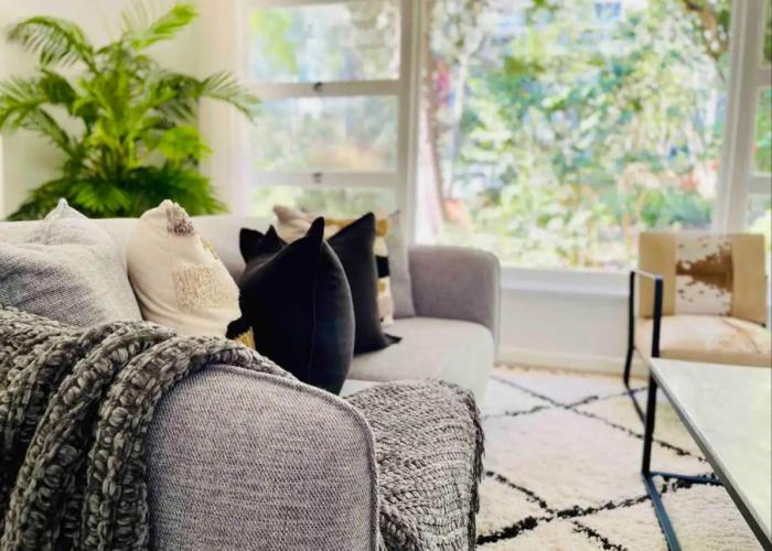 Renovated charming & cozy house (Walk to Station)