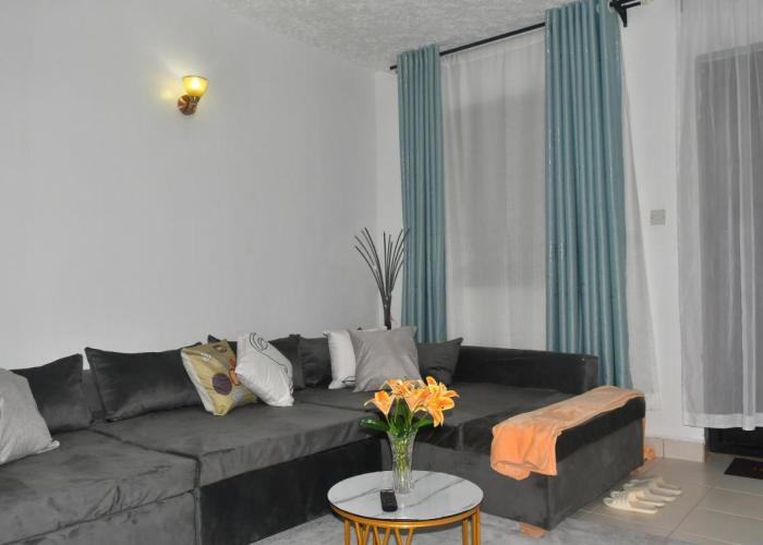 Homestyle Haven with Secure Parking & Free WiFi