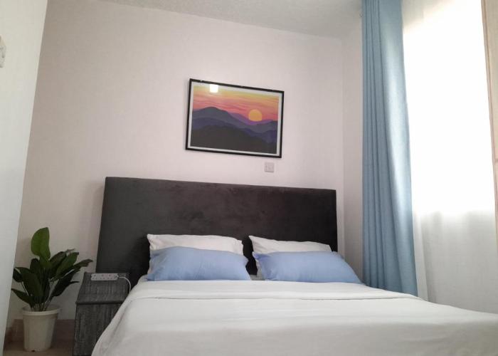 Homestyle Haven with Secure Parking & Free WiFi