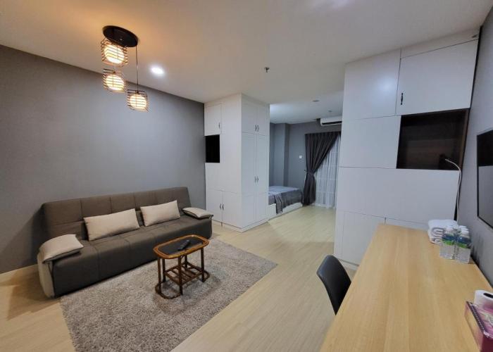 NICE and COZY studio apartment with gym and pool.
