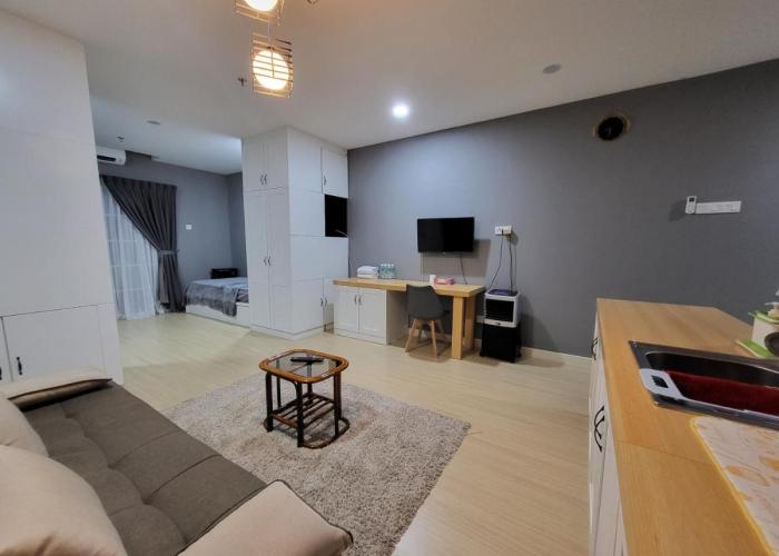 NICE and COZY studio apartment with gym and pool.