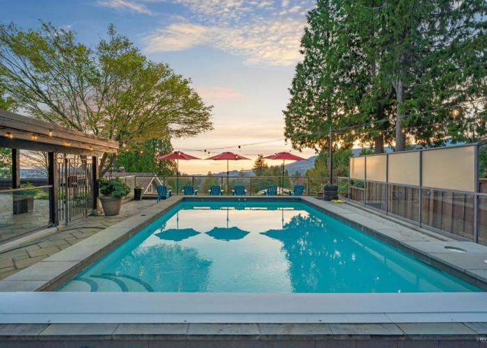 Private Bedroom, Bathroom, Shared Outdoor Pool, Hot Tub