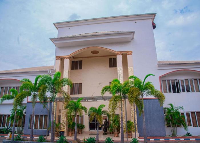 MAHOGANY HOTEL AND SUITES