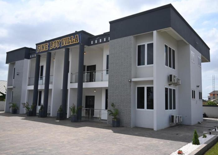 Fine Boy Villa, Tema Community 25