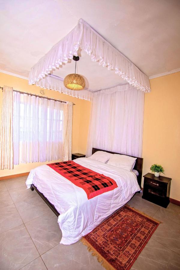 фото Ebony Mara