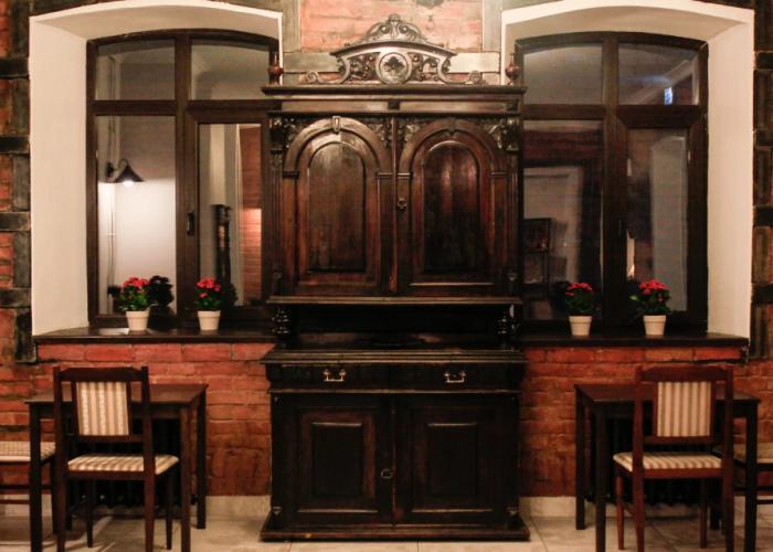 Brick Walls Hotel
