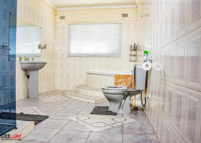 The Olympus Zim with 5 beds baths and pool