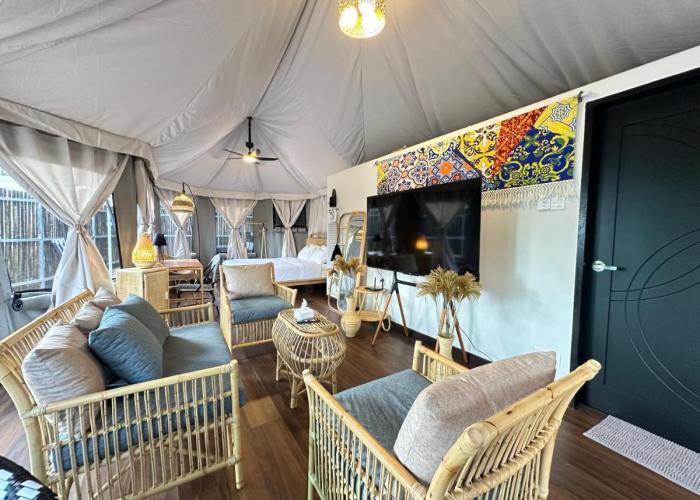 kMah Parkland with Outdoor Jacuzzi