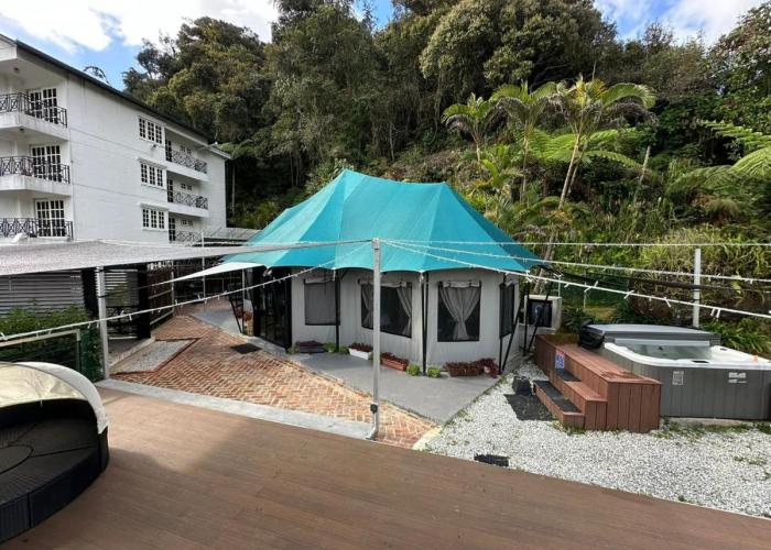kMah Parkland with Outdoor Jacuzzi