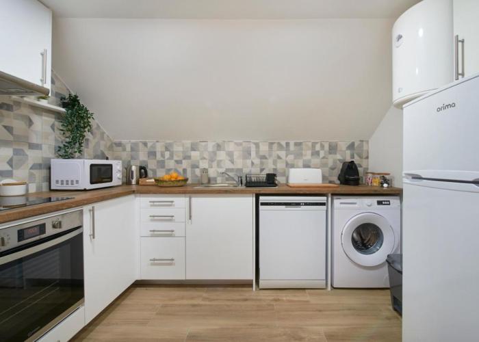 Renovated House Near Beaches, By TimeCooler