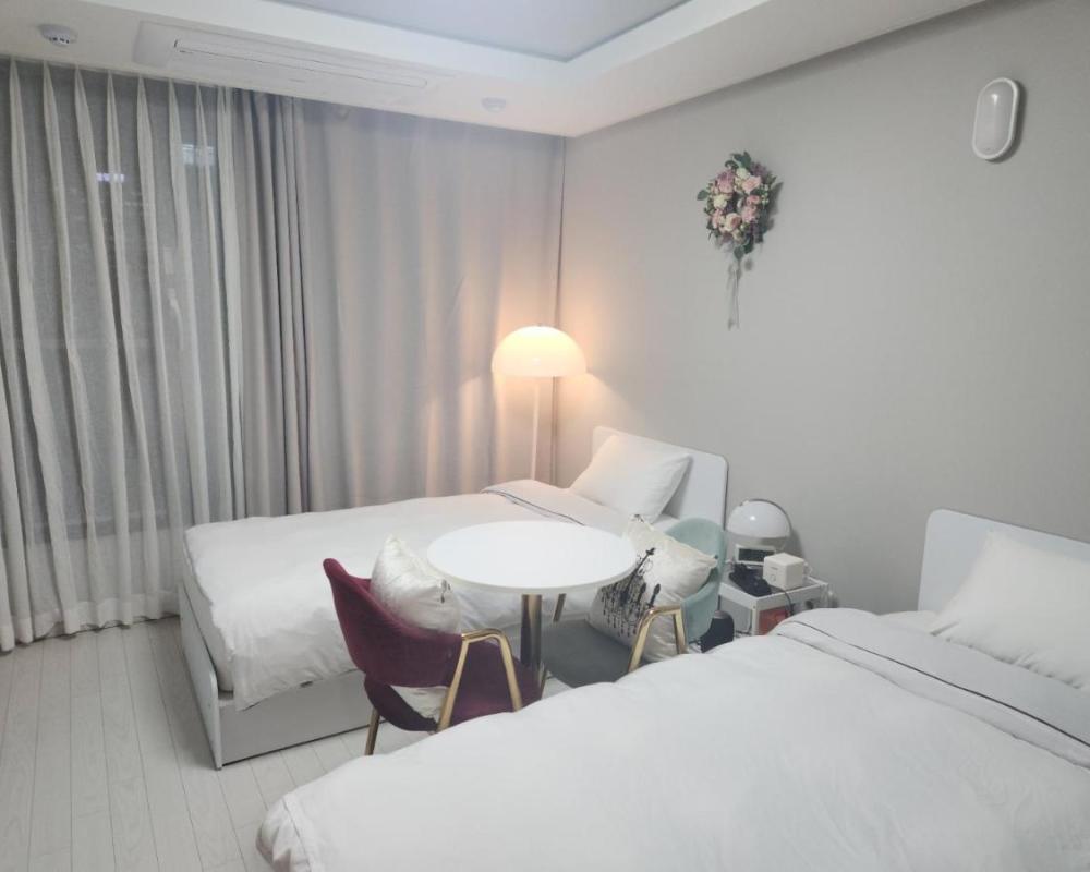 фото Daegu Star B&B DSR Hotel lily guestroom