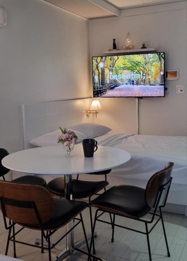 фото Daegu Star B&B DSR Hotel lily guestroom