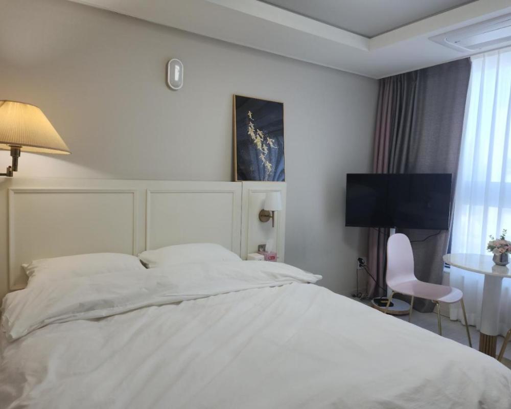 фото Daegu Star B&B DSR Hotel lily guestroom
