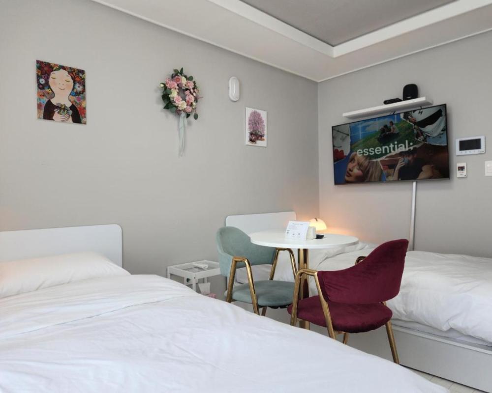 фото Daegu Star B&B DSR Hotel lily guestroom