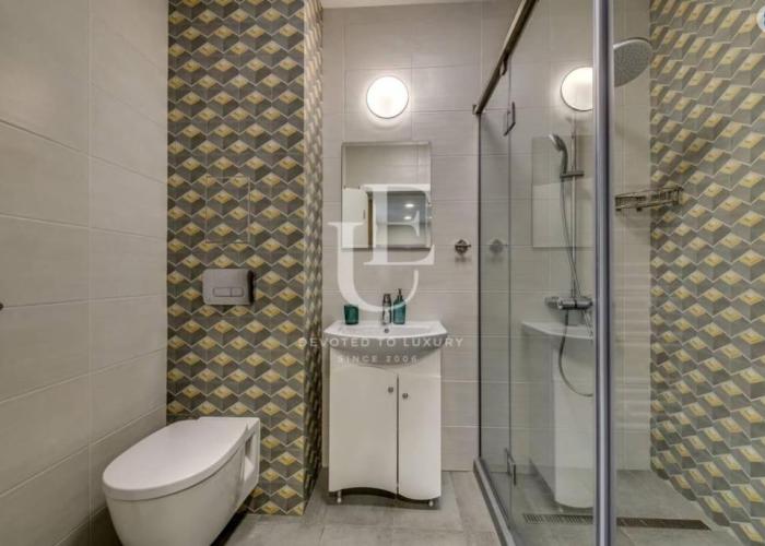 Geneva: A charming patio studio with private parking!