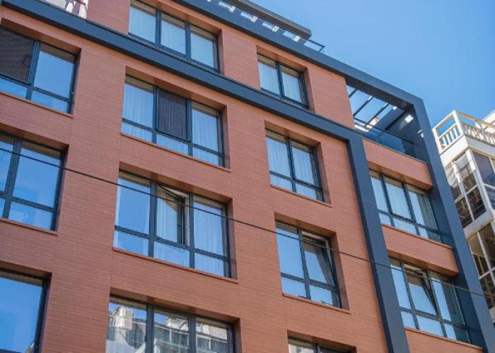 Geneva: A charming patio studio with private parking!