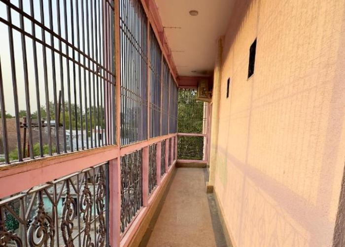 Tringrahi Vraj Mahal