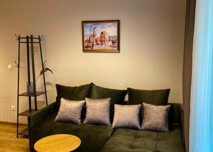 Urban Elegance by Eagles' Bridge