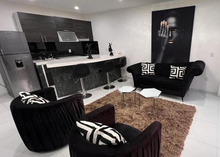 LONGVIEW HOME-STUDIOS