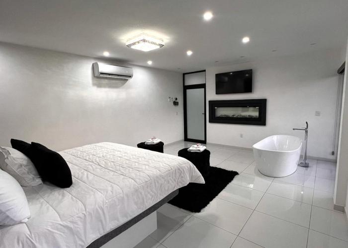 LONGVIEW HOME-STUDIOS