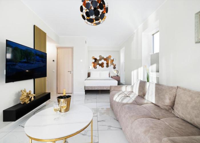 Fortune Apartments - River view, Contactless