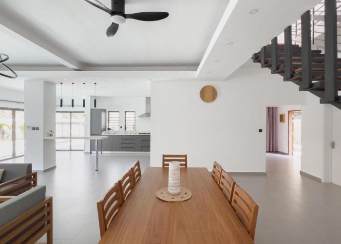 Spacious 4 Bedrooms Villa with infinity pool