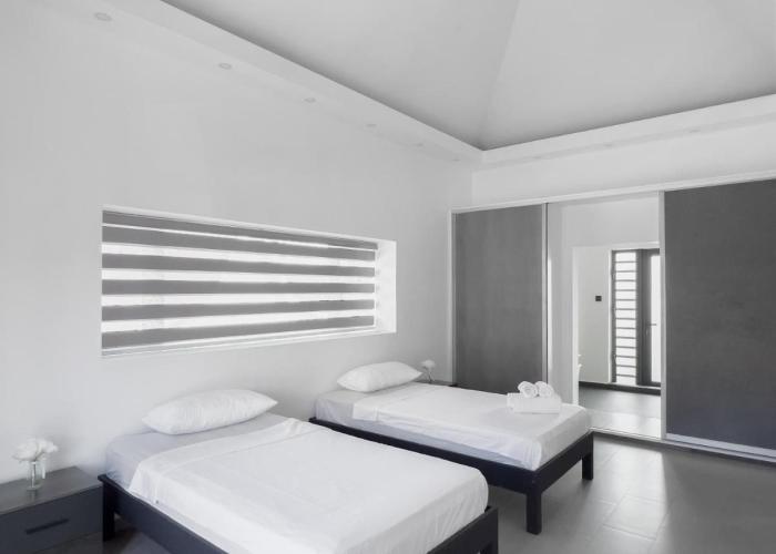 Spacious 4 Bedrooms Villa with infinity pool