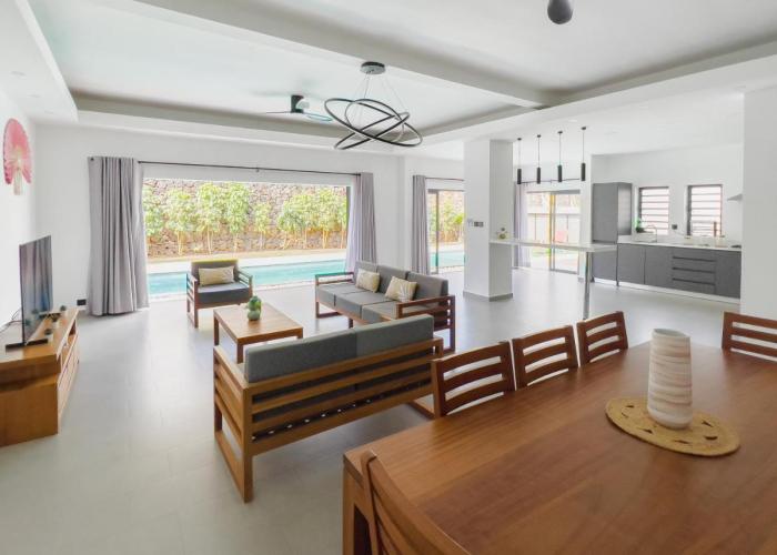 Spacious 4 Bedrooms Villa with infinity pool