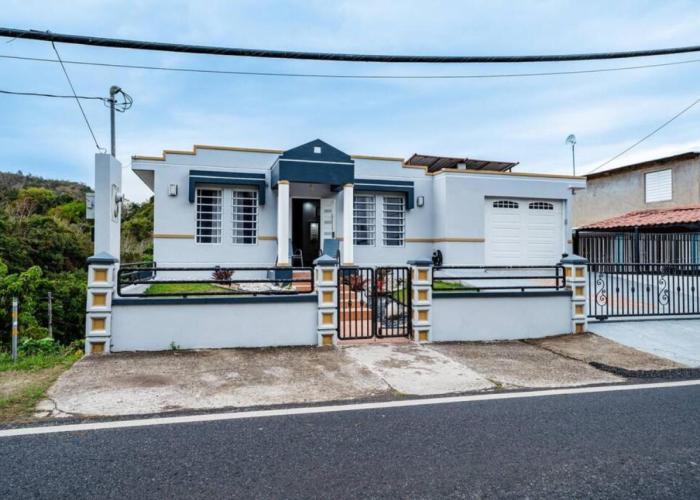Green Mountain Studio 2, pool table-7 min to beach