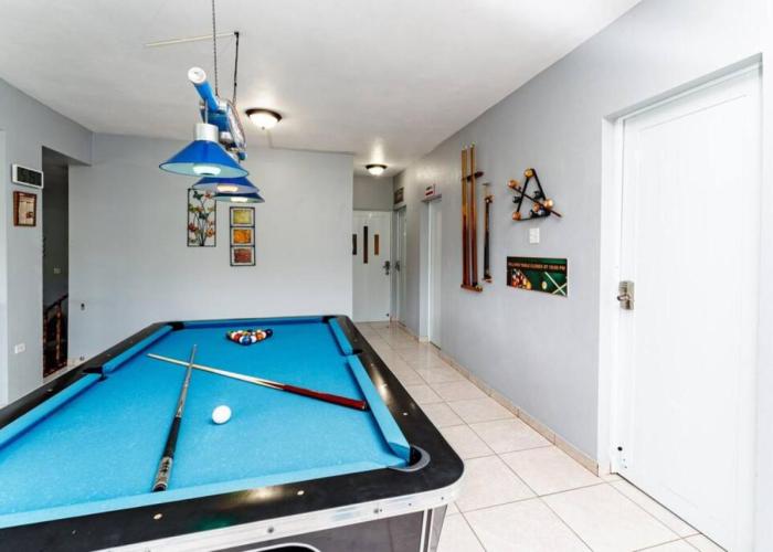 Green Mountain Studio 2, pool table-7 min to beach