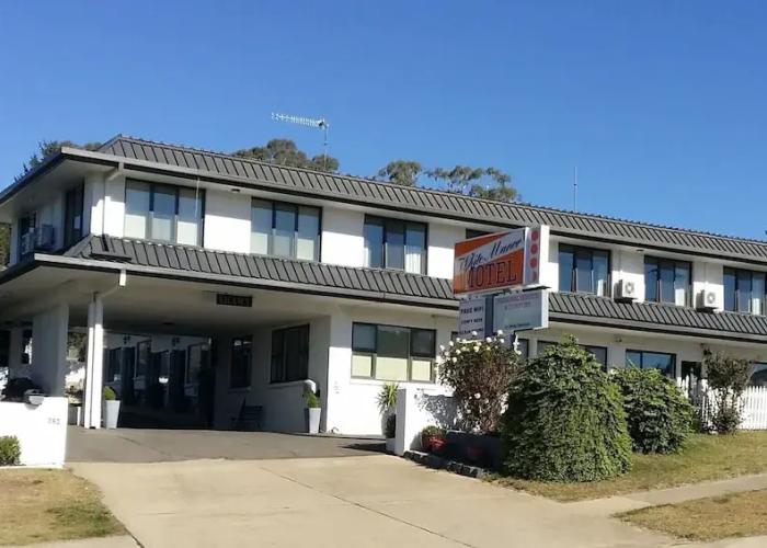 White Manor Motel