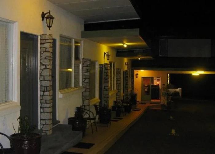 White Manor Motel