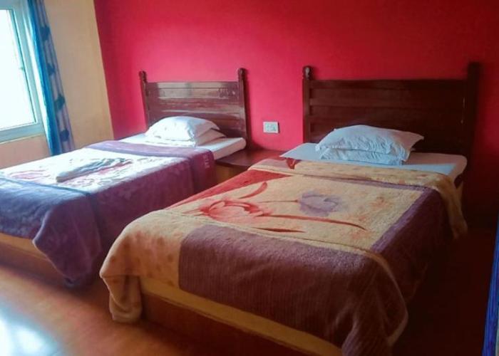Hotel Holidays Inn - Bagpacker's Home