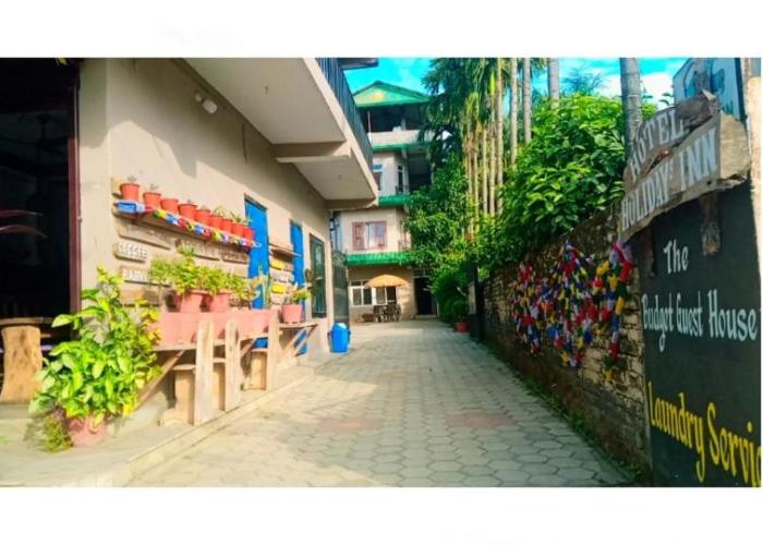 Hotel Holidays Inn - Bagpacker's Home
