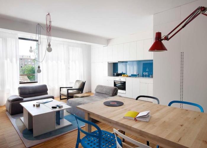 Central Apartment with Free Parking and Balcony